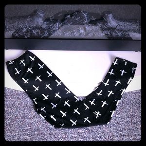 Super silky cross leggings! ✝️